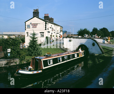 Longboat Aushandlung des berühmten Königs Schloss in der Nähe von Middlewich in Cheshire Stockfoto