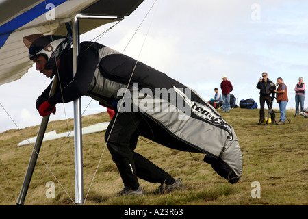 Kamerateam filmt Drachenfliegen am Malvern Hills UK Anfang September 2004 Stockfoto