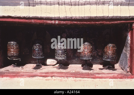 Bodhnath Stupa Gebetsmühlen in einer Nische Nepal Stockfoto