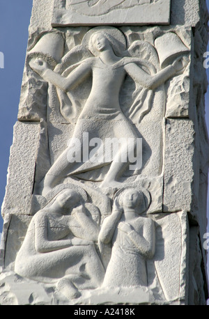 Detail an der Mussolini-Obelisk auf der Piazza Marconi, Stadtteil EUR Rom Skulptur Stockfoto