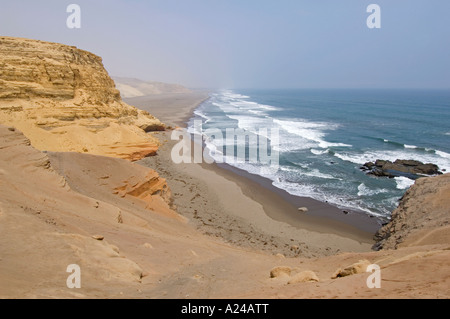An der Küste zeigt Weg von Nazca nach Arequipa dieses Bild die schönen und rauen Küste von Peru. Stockfoto