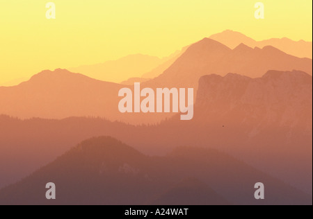 Blick von der Kampenwand Zu Hoerndlwand Und Sonntagshorn Alpen Europa Österreich Stockfoto