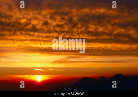 "Sonnenaufgang" eine der Kamperwamd Rechts Hochfelln Alpen Europa Österreich Stockfoto