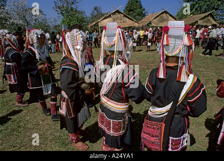 Akha Frauen in traditioneller Kleidung Neujahrsfest Mae Salong Bereich Chiang Rai Thailand Stockfoto