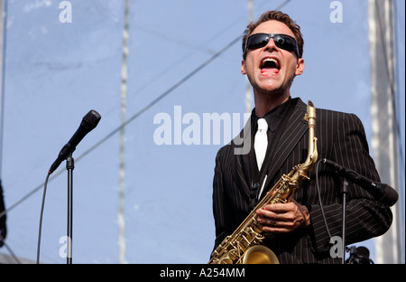 HOLLAND den Haag Benjamin Herman Frontmann von The New Cool Collective erklingt in der neuen Jahresveranstaltung Jazz im Park Stockfoto