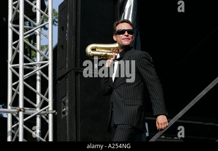 HOLLAND den Haag Benjamin Herman Frontmann von The New Cool Collective erklingt in der neuen Jahresveranstaltung Jazz im Park Stockfoto