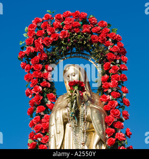 Ein gold bemalte Statue der Jungfrau zum Gedenken an den Tod von Hurricanes Mazatleco Fischers. Mazatlan Mexiko Stockfoto