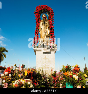 Ein gold bemalte Statue der Jungfrau zum Gedenken an den Tod von Hurricanes Mazatleco Fischers. Mazatlan Mexiko Stockfoto