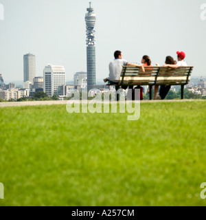 Primrose Hill mit der Londoner Skyline im Hintergrund Abstand Fokus. Stockfoto