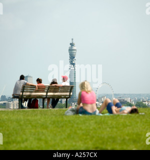 Primrose Hill mit der Londoner Skyline im Hintergrund 2006 Stockfoto