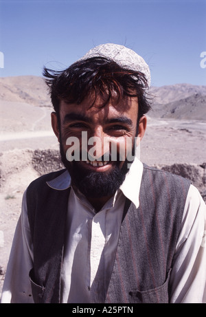 Ein junger pakistanischen Mann lebt in der abgelegenen trockenen und Armen Region des nördlichen Belutschistan an der Grenze zu Afghanistan Stockfoto