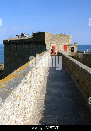 Panorama Ansicht Saint Malo Waterfront Intra Muros Sant Maloù Breton Bretagne Bretagne Ärmelkanal Westfrankreich Nordeuropa Stockfoto