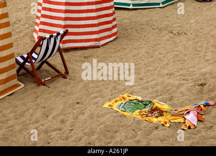 Bunte Baden Zelte am Grande Plage Biarritz Aquitanien Golfe de Gascogne Bucht von Biscaya Südwesten Frankreich Europa Stockfoto