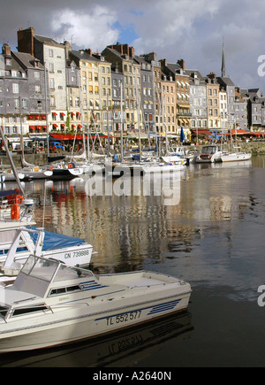 Charakteristischen Blick auf Honfleur alten Hafen Ärmelkanal Ärmelkanal Normandie Normandie Westfrankreich Nordeuropa Stockfoto