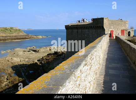 Panorama Ansicht Saint Malo Waterfront Intra Muros Sant Maloù Breton Bretagne Bretagne Ärmelkanal Westfrankreich Nordeuropa Stockfoto