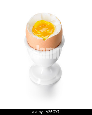 Gekochtes Ei im Eierbecher Stockfoto