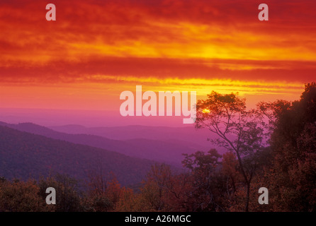 Dawn Himmel über Virginia Bergketten Shenandoah-Nationalpark, VA Stockfoto