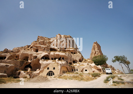 Entfernt alte Höhlenwohnungen in den Fels gehauenen, Burg, Uchisar, Kappadokien, Anatolien, Türkei, Asien Stockfoto