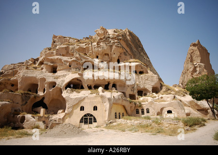 Entfernt alte Höhlenwohnungen in den Fels gehauenen, Burg, Uchisar, Kappadokien, Anatolien, Türkei, Asien Stockfoto