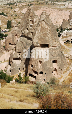 Entfernt alte Höhlenwohnungen in den Fels gehauenen, Burg, Uchisar, Kappadokien, Anatolien, Türkei, Asien Stockfoto