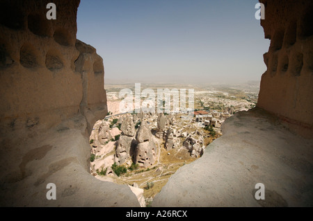 Entfernt alte Höhlenwohnungen in den Fels gehauenen, Burg, Uchisar, Kappadokien, Anatolien, Türkei, Asien Stockfoto