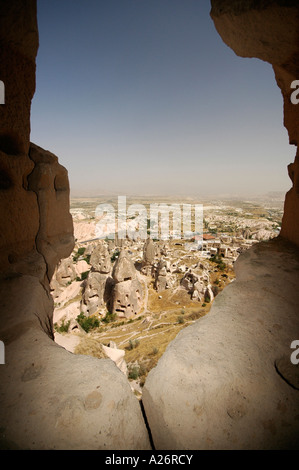 Entfernt alte Höhlenwohnungen in den Fels gehauenen, Burg, Uchisar, Kappadokien, Anatolien, Türkei, Asien Stockfoto