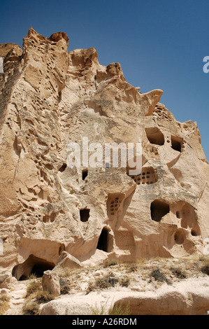 Entfernt alte Höhlenwohnungen in den Fels gehauenen, Burg, Uchisar, Kappadokien, Anatolien, Türkei, Asien Stockfoto