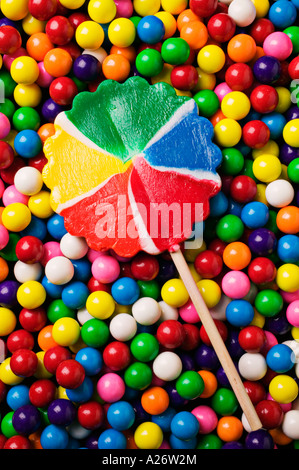 Candy-Sauger mit Kaugummi Kugeln Stockfoto