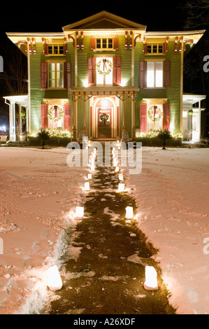 Das Landmark Inn in Cooperstown, New York ist für Weihnachten dekoriert. Stockfoto