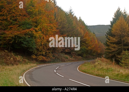 A57 Snake Pass Road Derbyshire Peak District National Park im Herbst Stockfoto