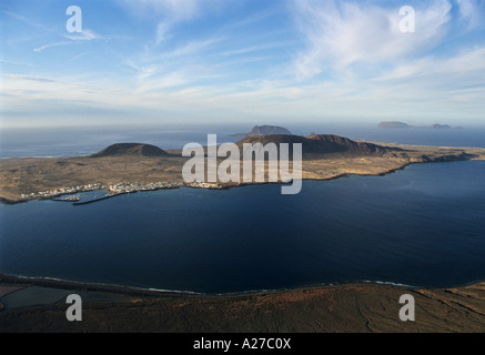 Blick von der Insel Lanzarote, Insel La Graciosa, Mirador del Rio des Künstlers Cesar Manrique, Kanarische Inseln, Spanien, Europa Stockfoto