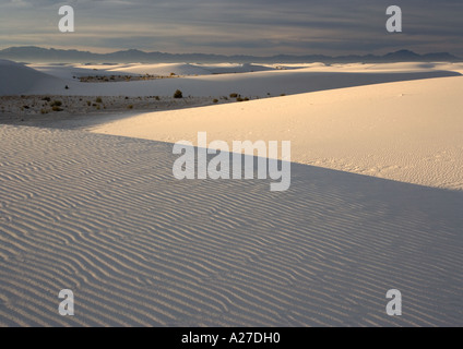 Schöne Wind geformten weißen Gips Dünen im White Sands National Monument Stockfoto