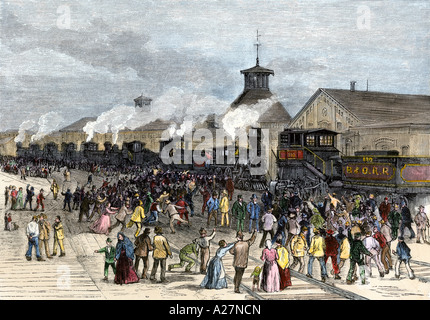 Große Eisenbahnerstreik Arbeiter Blockade der Lokomotive Motoren bei der Martinsburg, West Virginia, 1877. Hand - farbige Holzschnitt Stockfoto