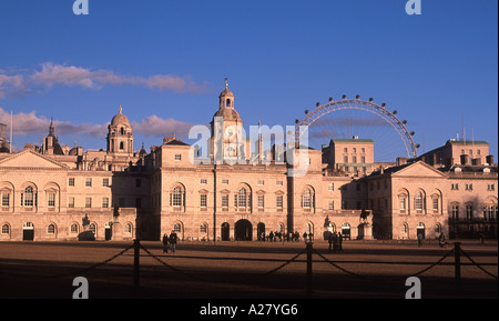 Horse Guards (1750-59) Gebäude und Horse Guards Parade mit London Eye im Hintergrund, Westminster, London, England Stockfoto