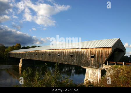 Gedeckte Holzbrücke über den Connecticut River zwischen Windsor Vermont und kornische New Hampshire USA Stockfoto