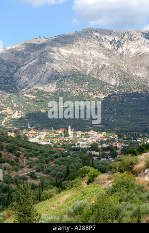 Berge und Dorf in Kefalonia, Ionische Inseln, Griechenland Stockfoto