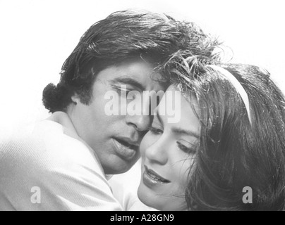 Indische Bollywood Film Star Schauspieler Amitabh Bachchan mit Zeenat Aman in der Don Indien Stockfoto