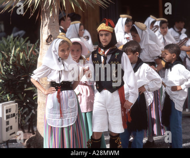 Kanarische Kinder Volkstänzer, Costa Teguise, Lanzarote, Kanarische Inseln, Spanien Stockfoto