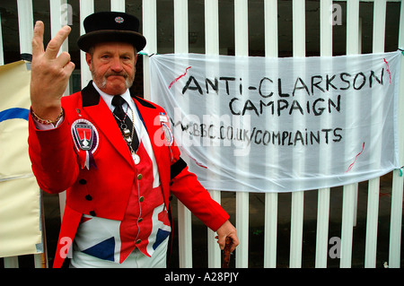 John Bull mit anti-Jeremy Clarkson Campaign poster Stockfoto