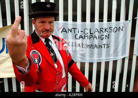 John Bull mit anti-Jeremy Clarkson Campaign poster Stockfoto