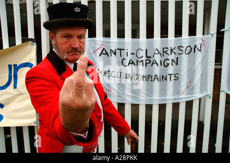 John Bull mit anti-Jeremy Clarkson Campaign poster Stockfoto