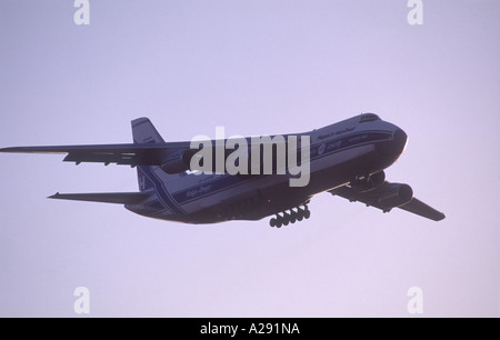 Antonow An-1124 Ruslan Kondor strategische Transportflugzeuge schwere Luftbrücke.   GAV 2167-205 Stockfoto