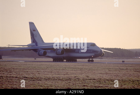 Antonow An-1124 Ruslan Kondor schwere Transportflugzeuge.  GAV 2168-205 Stockfoto