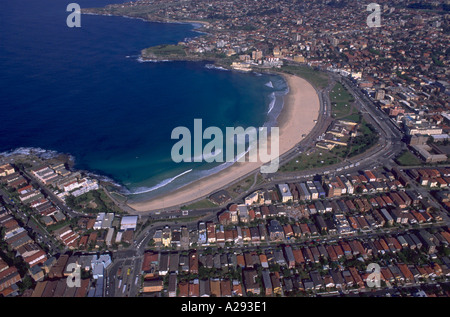 Luftaufnahme von Häusern und Bondi Beach auf der Tasman Sea Sydney Australien Sydney ist die Website von den Olympischen Spielen 2000 Stockfoto