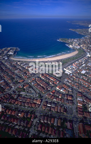 Luftaufnahme von Häusern und Bondi Beach auf der Tasman Sea Sydney Australien Sydney ist die Website von den Olympischen Spielen 2000 Stockfoto