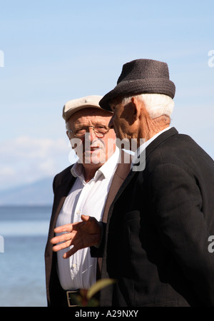 Albanien zwei albanische Männer in Saloniki Stockfotografie Alamy