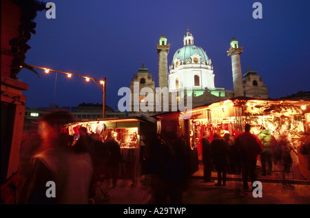 Weihnachtsmarkt am Karl Kathedrale Wien Stockfoto