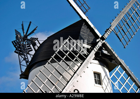 Windmühle auf der Strandpromenade. Lytham, Lancashire, Vereinigtes Königreich. Stockfoto