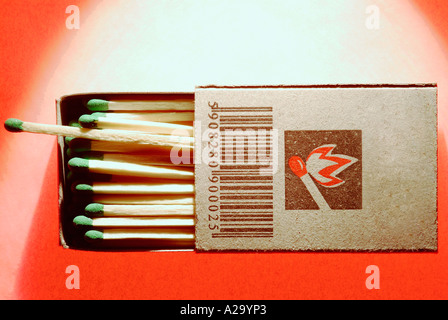Streichhölzer in Streichholzschachtel, Nahaufnahme Stockfoto