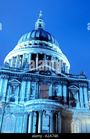 Außenseite des 17. Jahrhunderts St Paul s Cathedral London Vereinigtes Königreich Stockfoto